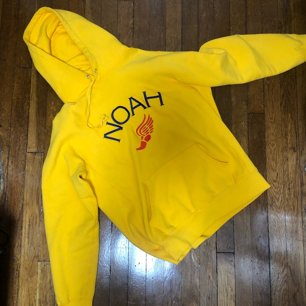 Noah NYC hoodie.10/10 condition.Only tried on.